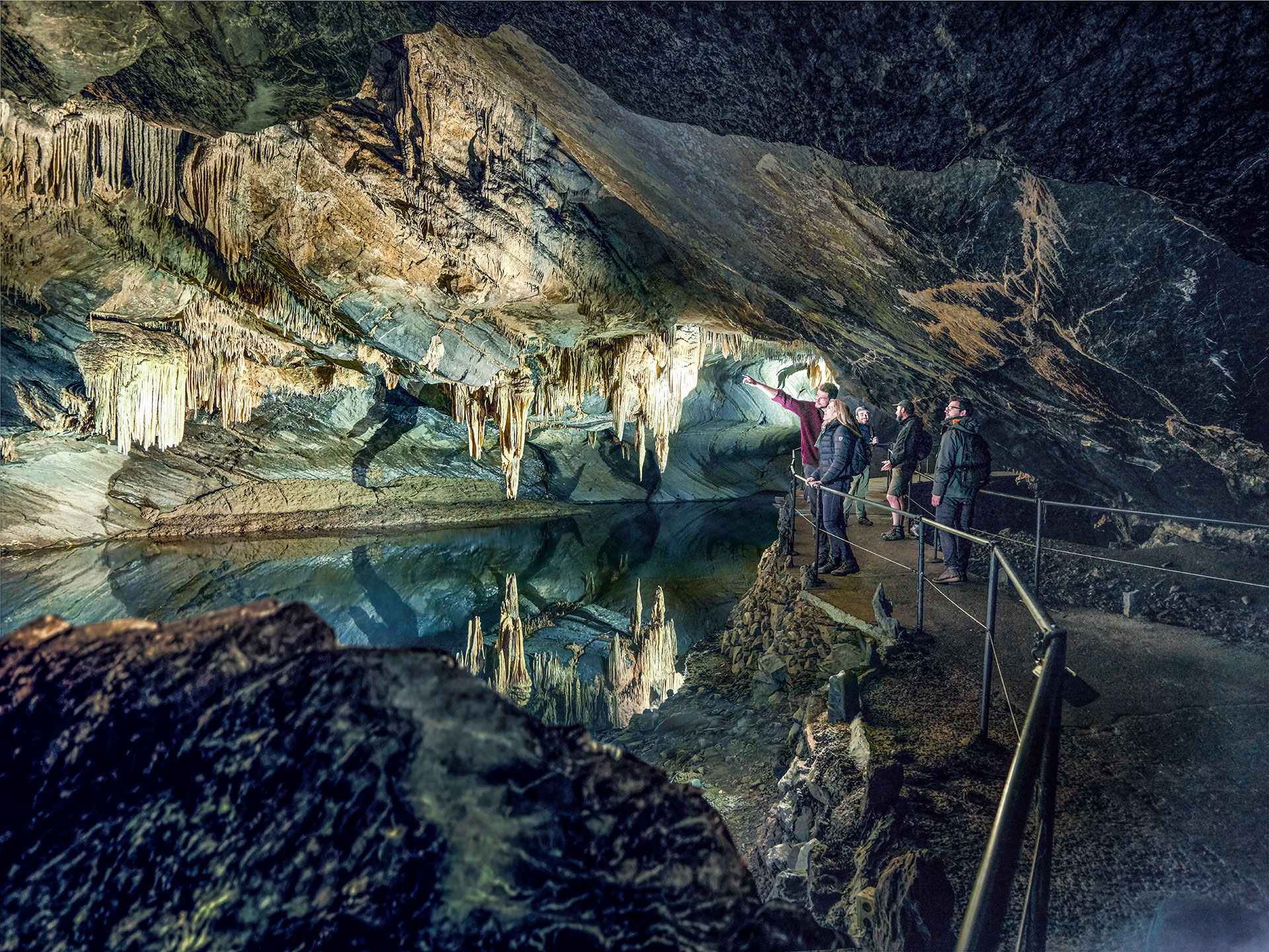 Grotte du Domaine de Han-sur-Lesse, une des plus belles d’Europe - Salle des Draperies
