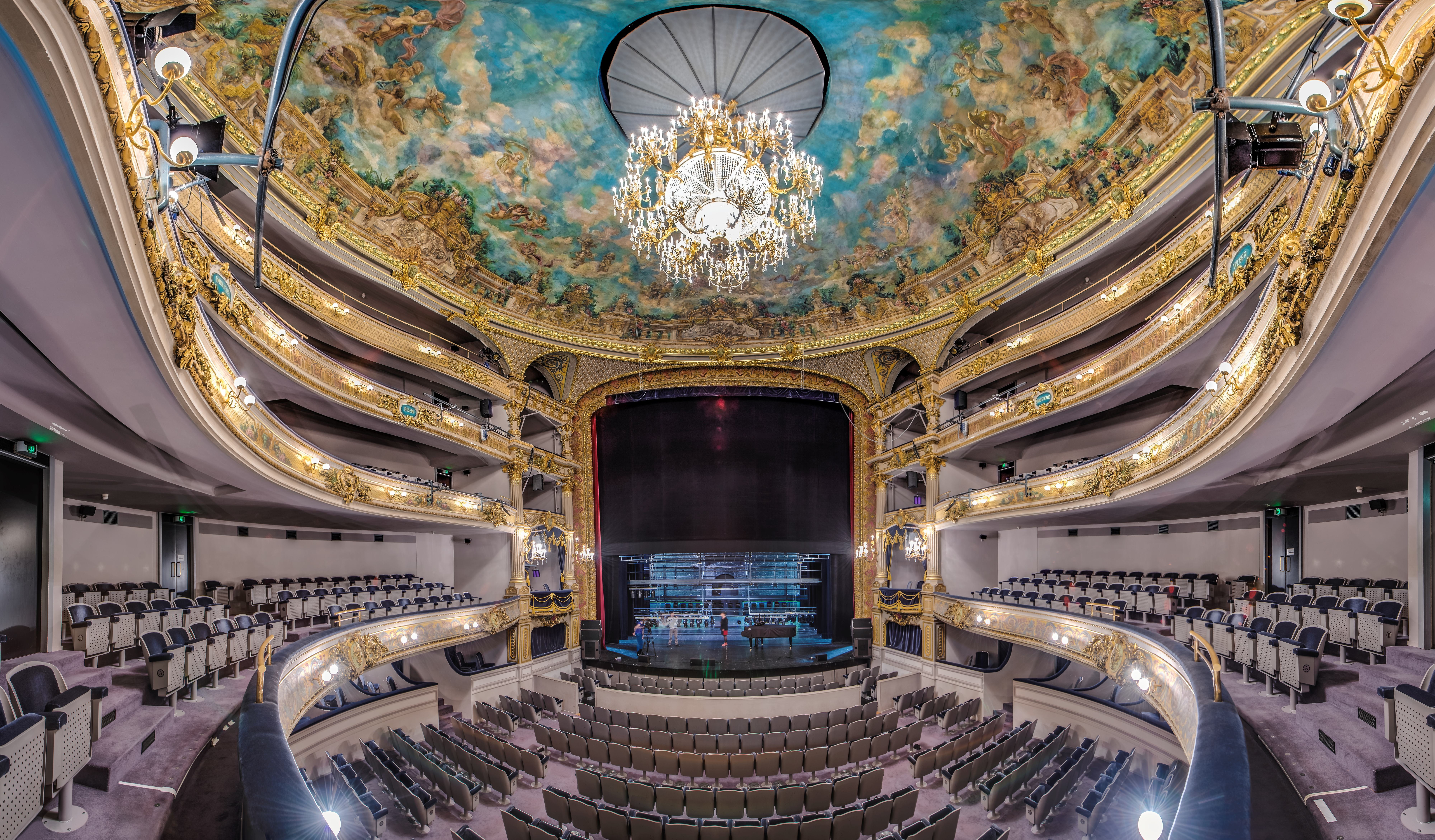 Assistez à de nombreux spectacles et concerts au Théâtre Royal de Namur, un superbe bâtiment datant du XIX
